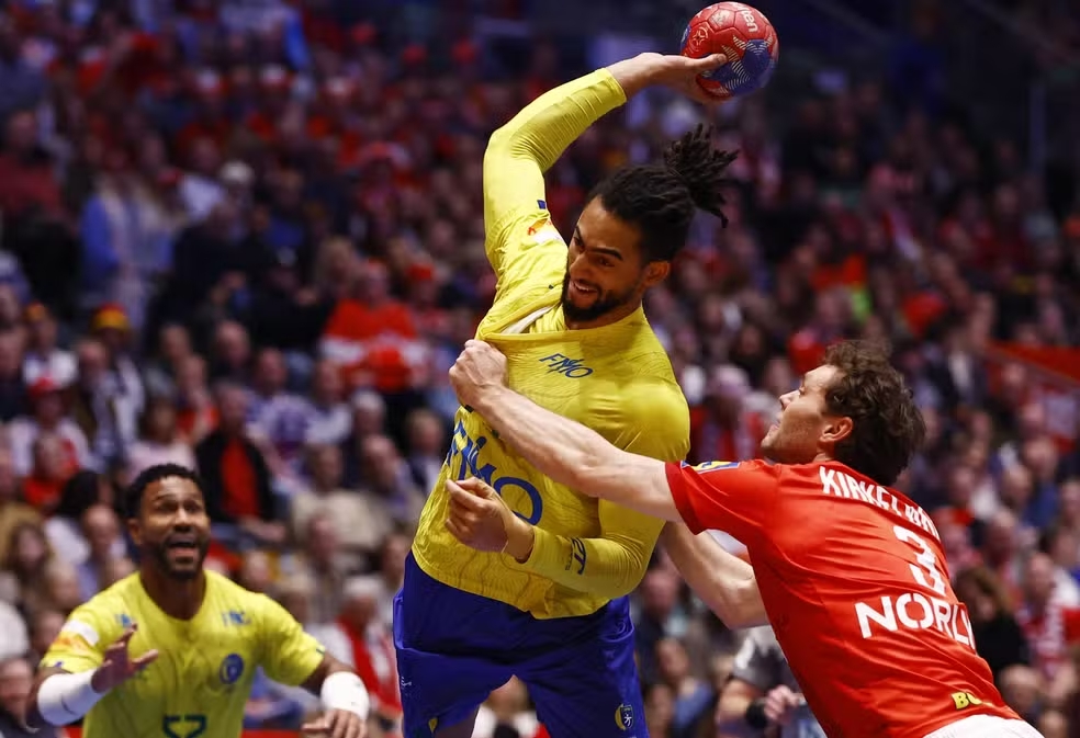 Brasil encerra campanha histórica no Mundial de Handebol com derrota para Dinamarca