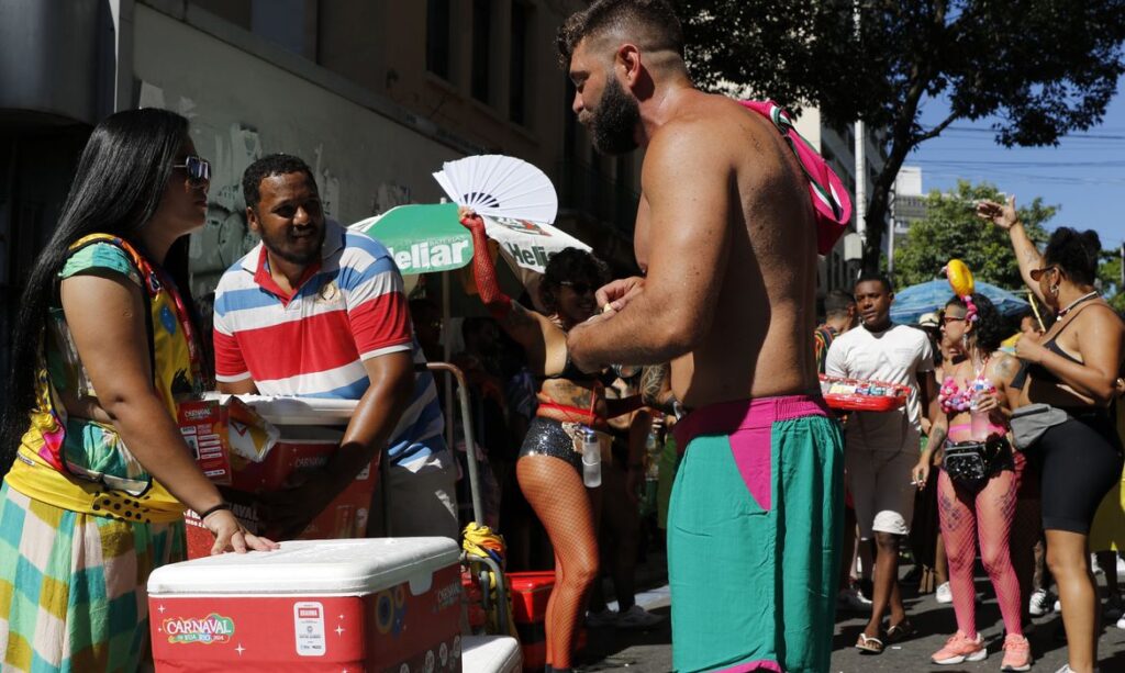 Ambulantes terão "creche" para deixar os filhos no carnaval do Rio