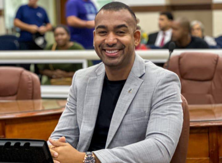 À frente na pauta do FGTS, Douglas Nadaes acumula elogios na Câmara e nas redes e se firma como voz ativa em Nova Iguaçu.