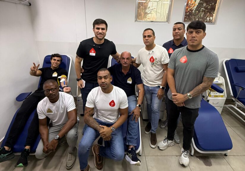 Vereadores de Nova Iguaçu e o deputado estadual Felipinho Ravis participam de ação de doação de sangue no HGNI — Foto: Divulgação