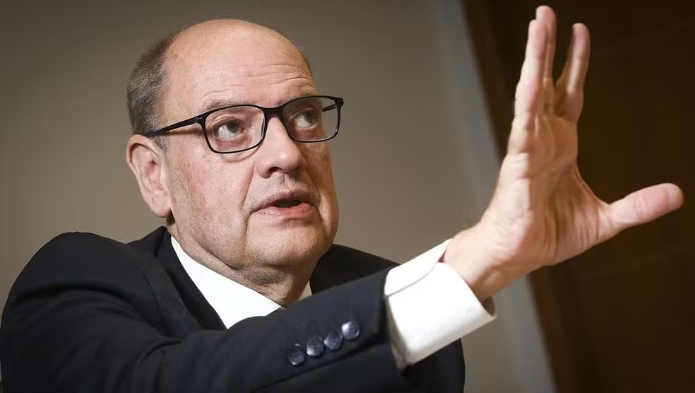 CHOQUE DE GESTÃO: GOVERNO INTERINO CORTA 1.470 CARGOS E AUDITA R$ 81 BILHÕES EM CONTRATOS