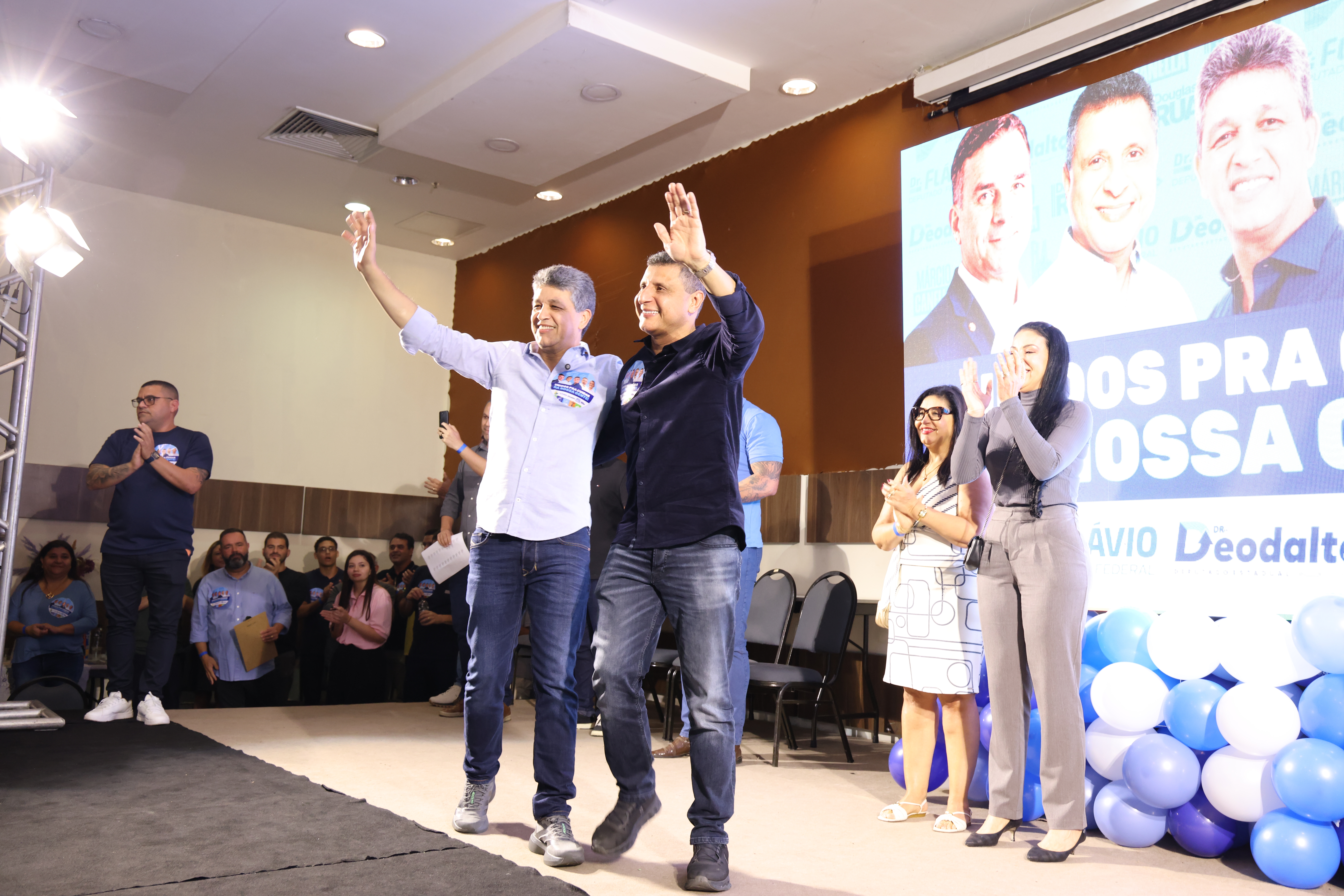 Irmãos médicos e deputados, Deodalto e Dr. Flávio ampliam força política na Baixada sob coordenação de Rodrigo Luiz
