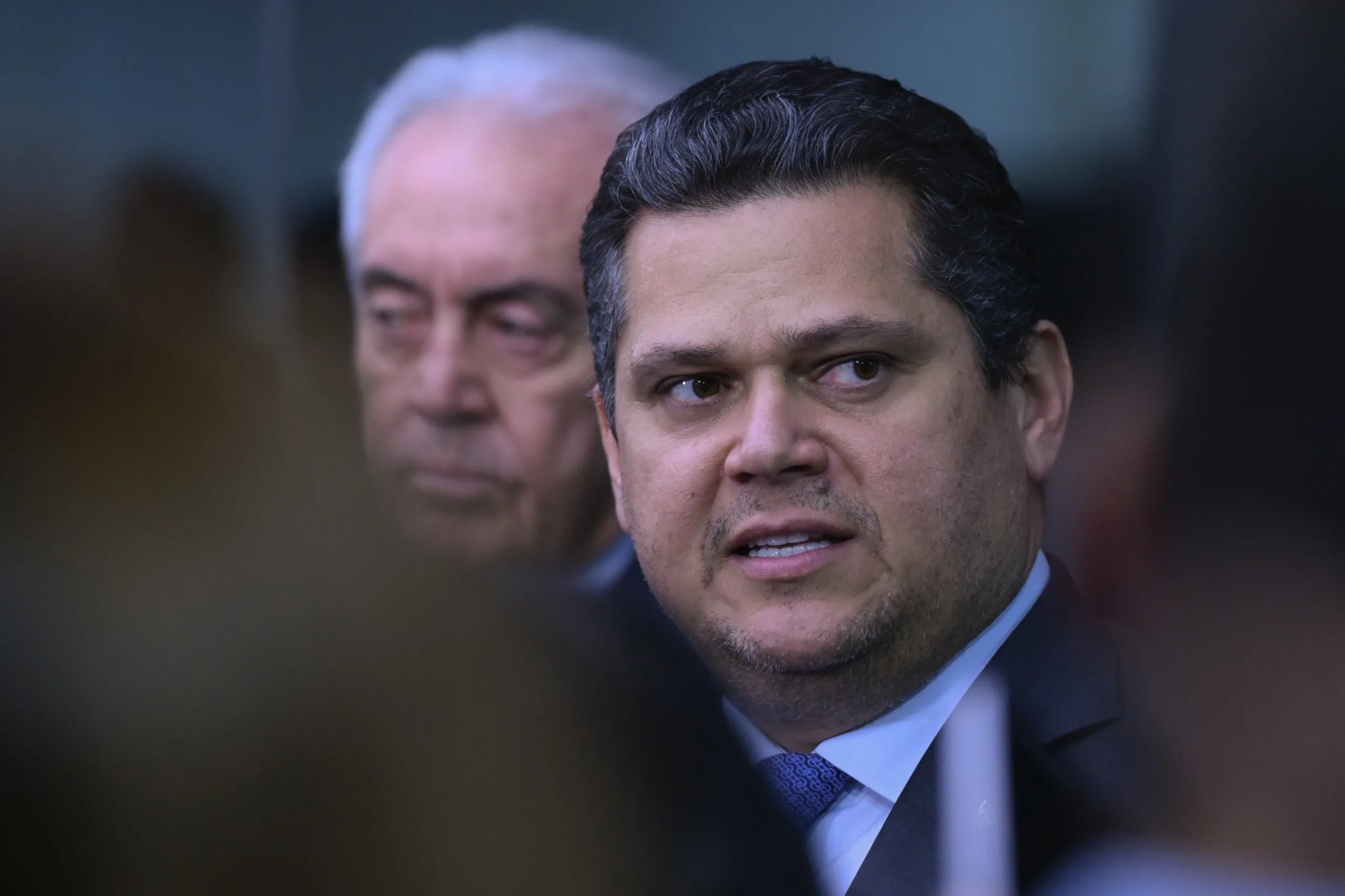 O AMOR ACABOU? DAVI ALCOLUMBRE DESCOBRE QUE “ARTICULAÇÃO POLÍTICA” DO GOVERNO INCLUI VISITAS MATINAIS DA POLÍCIA FEDERAL