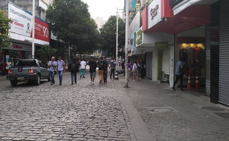 CALÇADÃO DE NOVA IGUAÇU RETOMA O MOVIMENTO, MAS PREJUÍZO DO APAGÃO AINDA PESA NO CAIXA DOS LOJISTAS