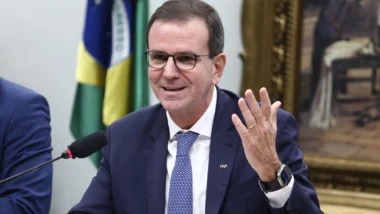 Paes coloca segurança pública no centro da disputa pelo Governo do Rio e diz que violência afasta investimentos
