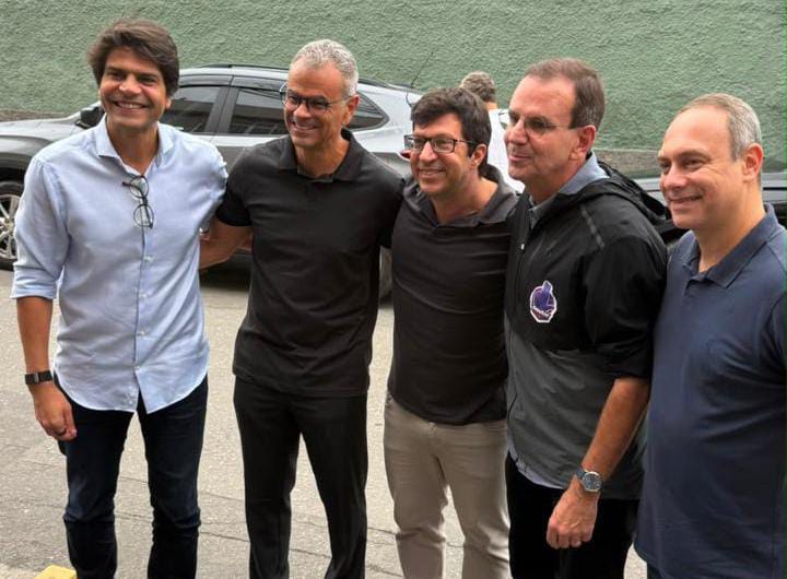 ROBERTINHO, PAES, DUDU REINA, PEDRO PAULO E ROGÉRIO LISBOA: UMA MESA, MUITOS SINAIS PARA A POLÍTICA DE NOVA IGUAÇU