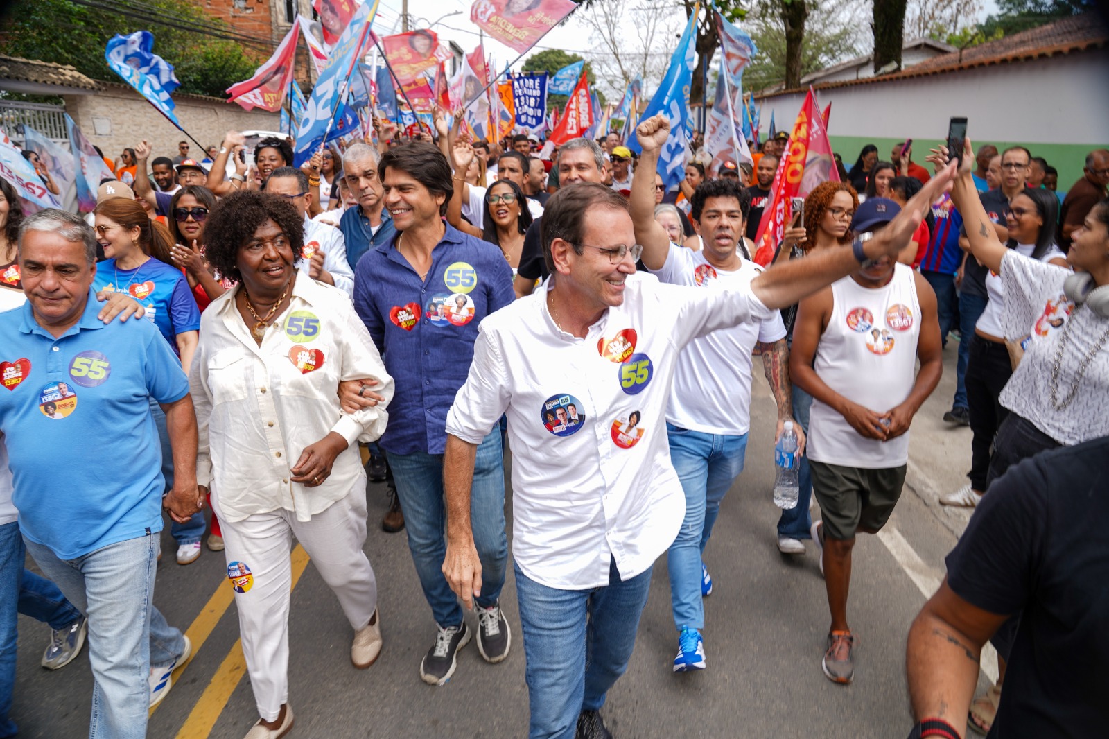 Eduardo Paes visita a Baixada Fluminense e afirma seu compromisso de reconstruir e desenvolver a região para melhorar a qualidade de vida da população