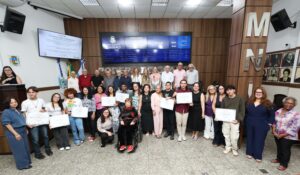 Dia de reconhecimento para estudantes, seus familiares, professores e autoridades participantes do 3º Concurso Literário da Arcádia