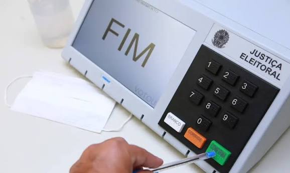 TSE LEVA A URNA PARA A RUA E TRANSFORMA ELEIÇÃO EM AULA PRÁTICA