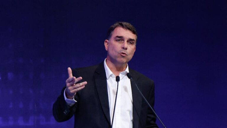 o-senador-e-pre-candidato-a-presidencia-flavio-bolsonaro-pl-1783437870191_v2_900x506