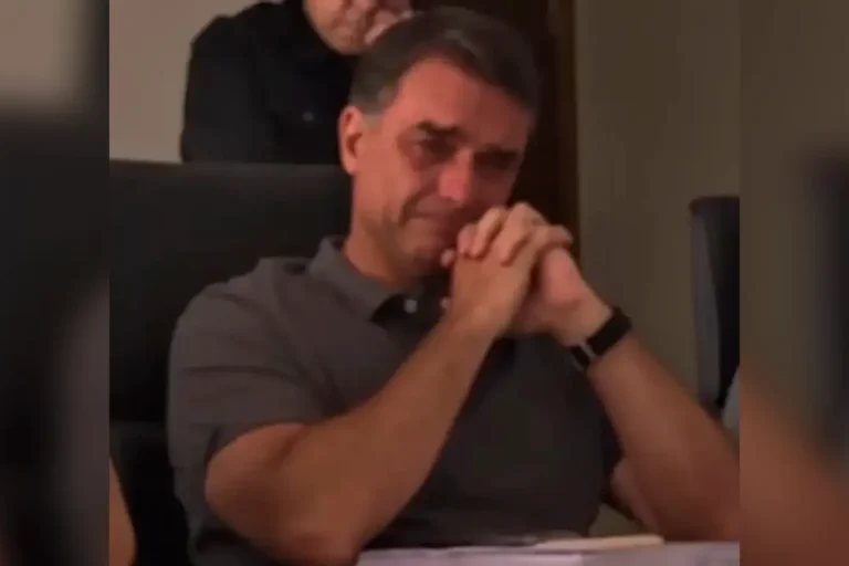 flavio-bolsonaro-chorando