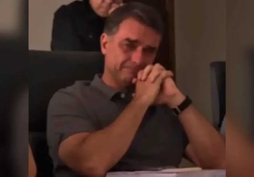 flavio-bolsonaro-chorando