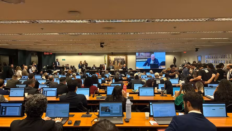 BRASIL ENCARA UMA NOVA DISPUTA NO CONGRESSO: FIM DA ESCALA 6X1 PODE AVANÇAR APÓS A ELEIÇÃO